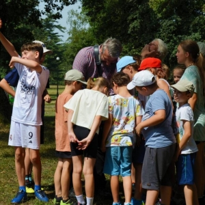 Ostatni dzień półkolonii. Dzień sportu w świerklanieckim parku oraz gier i zabaw na nowo otwartym placu zabaw