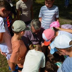 Ostatni dzień półkolonii. Dzień sportu w świerklanieckim parku oraz gier i zabaw na nowo otwartym placu zabaw
