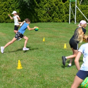 Ostatni dzień półkolonii turnus IV spędzony na boisku sportowym Orzeł w Nakle Śląskim