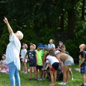 Ostatni dzień półkolonii turnus IV spędzony na boisku sportowym Orzeł w Nakle Śląskim
