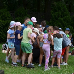 Ostatni dzień półkolonii turnus IV spędzony na boisku sportowym Orzeł w Nakle Śląskim