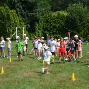 Ostatni dzień półkolonii turnus IV spędzony na boisku sportowym Orzeł w Nakle Śląskim