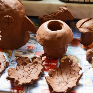 Prace ceramiczne wykonane podczas warsztatów wakacyjnych