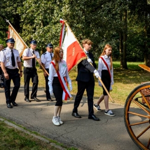 Przemarsz korowodu z Kościoła do amfiteatru