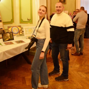 Wernisaż wystawy prac rysunku, malarstwa, fotografii, witrażu oraz mozaiki witrażowej wykonanych w Gminnym Ośrodku Kultury w Świerklańcu