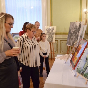 Wernisaż wystawy prac rysunku, malarstwa, fotografii, witrażu oraz mozaiki witrażowej wykonanych w Gminnym Ośrodku Kultury w Świerklańcu