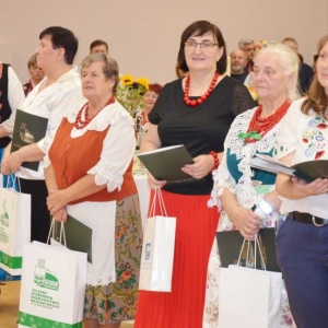 Uczestnicy konkursu Powiatowego Konkursu Potraw Regionalnych w Tąpkowicach 