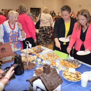 Uczestnicy konkursu Powiatowego Konkursu Potraw Regionalnych w Tąpkowicach 