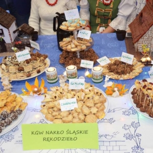 Oceniane potrawy Uczestnicy Powiatowego Konkursu Potraw Regionalnych w Tąpkowicach