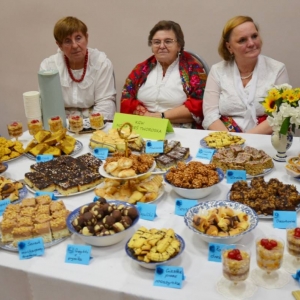 Uczestnicy konkursu Powiatowego Konkursu Potraw Regionalnych w Tąpkowicach 