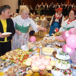 Uczestnicy konkursu Powiatowego Konkursu Potraw Regionalnych w Tąpkowicach 