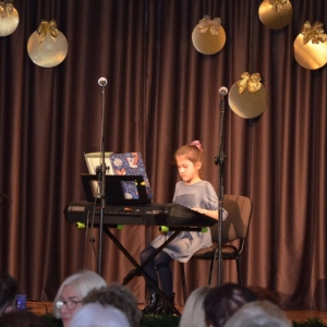 Noworoczny Koncert Kolędowy w GOKu - występ keyboardzistki