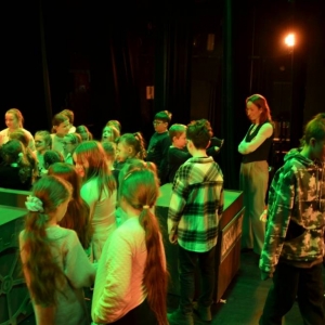 III dzień zimowiska. Wyjazd do Teatru Dzieci Zagłębia w Będzinie na przedstawienie Złodziej Czasu. Po spektaklu lekcja teatralna.