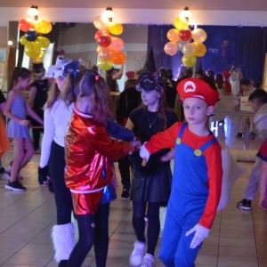 V dzień zimowiska. Bal przebierańców. Zabawa karnawałowa w GOKu.