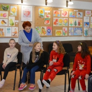 I dzień zimowiska. Gry i zabawy interakcyjne, omawianie zasad regulaminu, praca plastyczna.