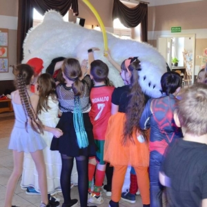 V dzień zimowiska. Bal przebierańców. Zabawa karnawałowa w GOKu.