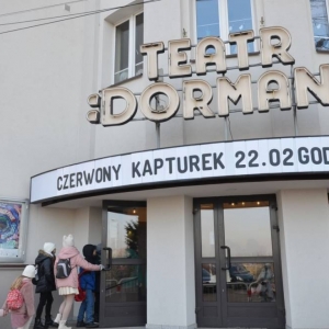 III dzień zimowiska. Wyjazd do Teatru Dzieci Zagłębia w Będzinie na przedstawienie Złodziej Czasu. Po spektaklu lekcja teatralna.
