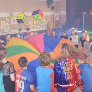 V dzień zimowiska. Bal przebierańców. Zabawa karnawałowa w GOKu.