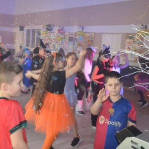 V dzień zimowiska. Bal przebierańców. Zabawa karnawałowa w GOKu.