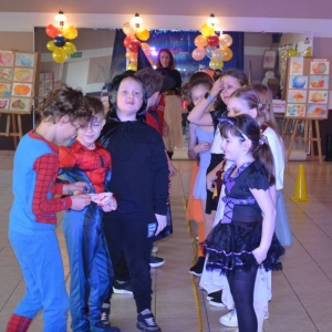 V dzień zimowiska. Bal przebierańców. Zabawa karnawałowa w GOKu.