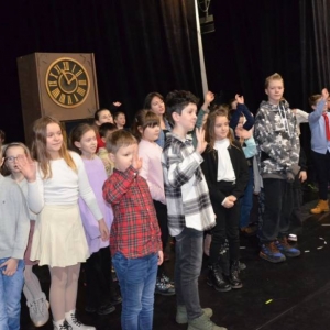 III dzień zimowiska. Wyjazd do Teatru Dzieci Zagłębia w Będzinie na przedstawienie Złodziej Czasu. Po spektaklu lekcja teatralna.