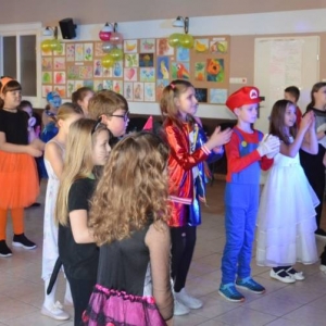 V dzień zimowiska. Bal przebierańców. Zabawa karnawałowa w GOKu.