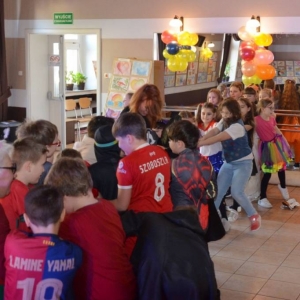 V dzień zimowiska. Bal przebierańców. Zabawa karnawałowa w GOKu.