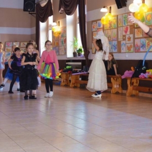 V dzień zimowiska. Bal przebierańców. Zabawa karnawałowa w GOKu.