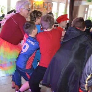 V dzień zimowiska. Bal przebierańców. Zabawa karnawałowa w GOKu.