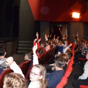 III dzień zimowiska. Wyjazd do Teatru Dzieci Zagłębia w Będzinie na przedstawienie Złodziej Czasu. Po spektaklu lekcja teatralna.