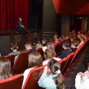 III dzień zimowiska. Wyjazd do Teatru Dzieci Zagłębia w Będzinie na przedstawienie Złodziej Czasu. Po spektaklu lekcja teatralna.