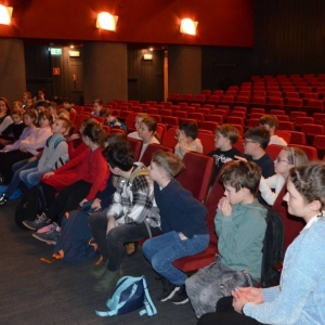 III dzień zimowiska. Wyjazd do Teatru Dzieci Zagłębia w Będzinie na przedstawienie Złodziej Czasu. Po spektaklu lekcja teatralna.