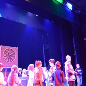 III dzień zimowiska. Wyjazd do Teatru Dzieci Zagłębia w Będzinie na przedstawienie Złodziej Czasu. Po spektaklu lekcja teatralna.