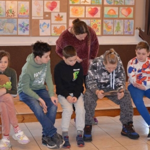 I dzień zimowiska. Gry i zabawy interakcyjne, omawianie zasad regulaminu, praca plastyczna.