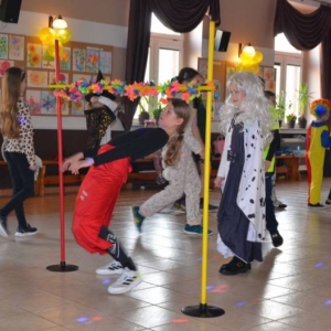 V dzień zimowiska. Bal przebierańców. Zabawa karnawałowa w GOKu.
