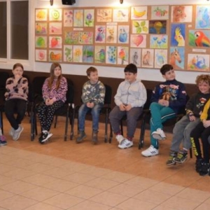 I dzień zimowiska. Gry i zabawy interakcyjne, omawianie zasad regulaminu, praca plastyczna.