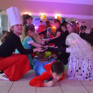 V dzień zimowiska. Bal przebierańców. Zabawa karnawałowa w GOKu.
