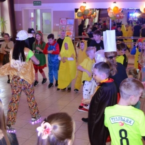 V dzień zimowiska. Bal przebierańców. Zabawa karnawałowa w GOKu.