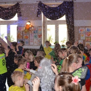 V dzień zimowiska. Bal przebierańców. Zabawa karnawałowa w GOKu.