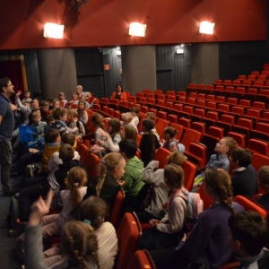 III dzień zimowiska. Wyjazd do Teatru Dzieci Zagłębia w Będzinie na przedstawienie Złodziej Czasu. Po spektaklu lekcja teatralna.