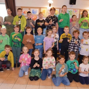 II dzień zimowiska. Leśne ciekawostki. Gościmy leśnika z Nadleśnictwa Świerklaniec. Praca plastyczna - Magiczny Las.