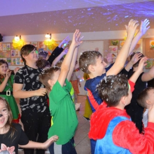 V dzień zimowiska. Bal przebierańców. Zabawa karnawałowa w GOKu.
