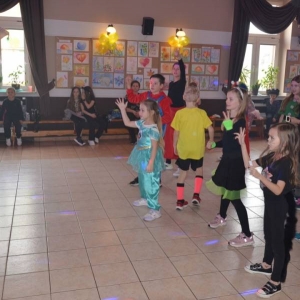 V dzień zimowiska. Bal przebierańców. Zabawa karnawałowa w GOKu.