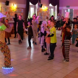 V dzień zimowiska. Bal przebierańców. Zabawa karnawałowa w GOKu.