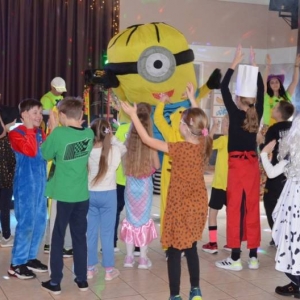V dzień zimowiska. Bal przebierańców. Zabawa karnawałowa w GOKu.