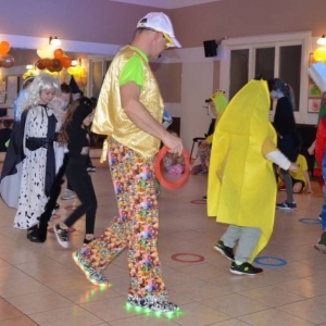V dzień zimowiska. Bal przebierańców. Zabawa karnawałowa w GOKu.