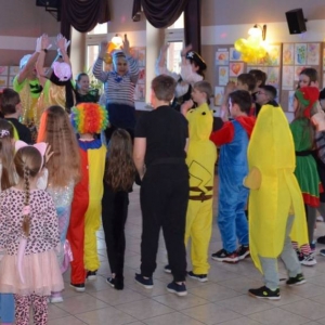 V dzień zimowiska. Bal przebierańców. Zabawa karnawałowa w GOKu.
