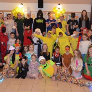 V dzień zimowiska. Bal przebierańców. Zabawa karnawałowa w GOKu.