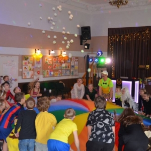 V dzień zimowiska. Bal przebierańców. Zabawa karnawałowa w GOKu.