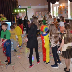 V dzień zimowiska. Bal przebierańców. Zabawa karnawałowa w GOKu.